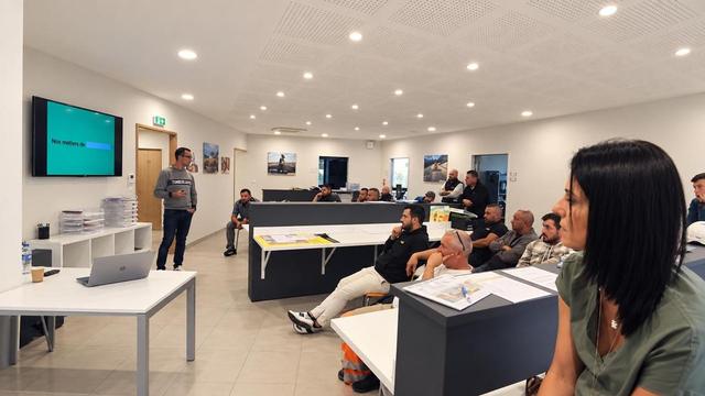Atelier nutrition animé dans une salle d'entreprise
